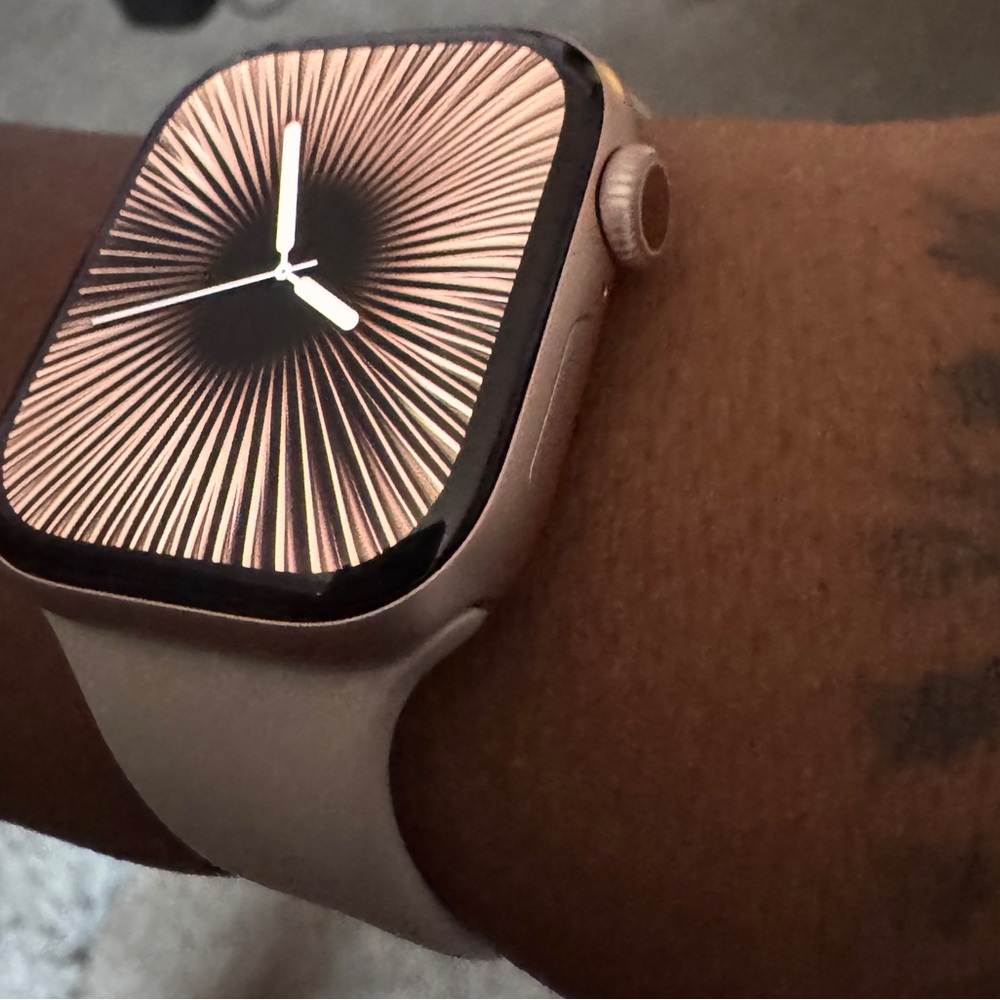 Apple Watch Series 11 – 42mm Rose Gold – Brand New! Cellular + GPS - Picture 4 of 7